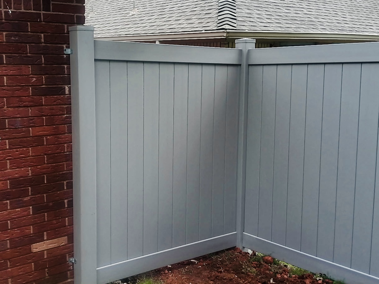 Oklahoma City, OK – Sleek Grey Custom Vinyl Fence